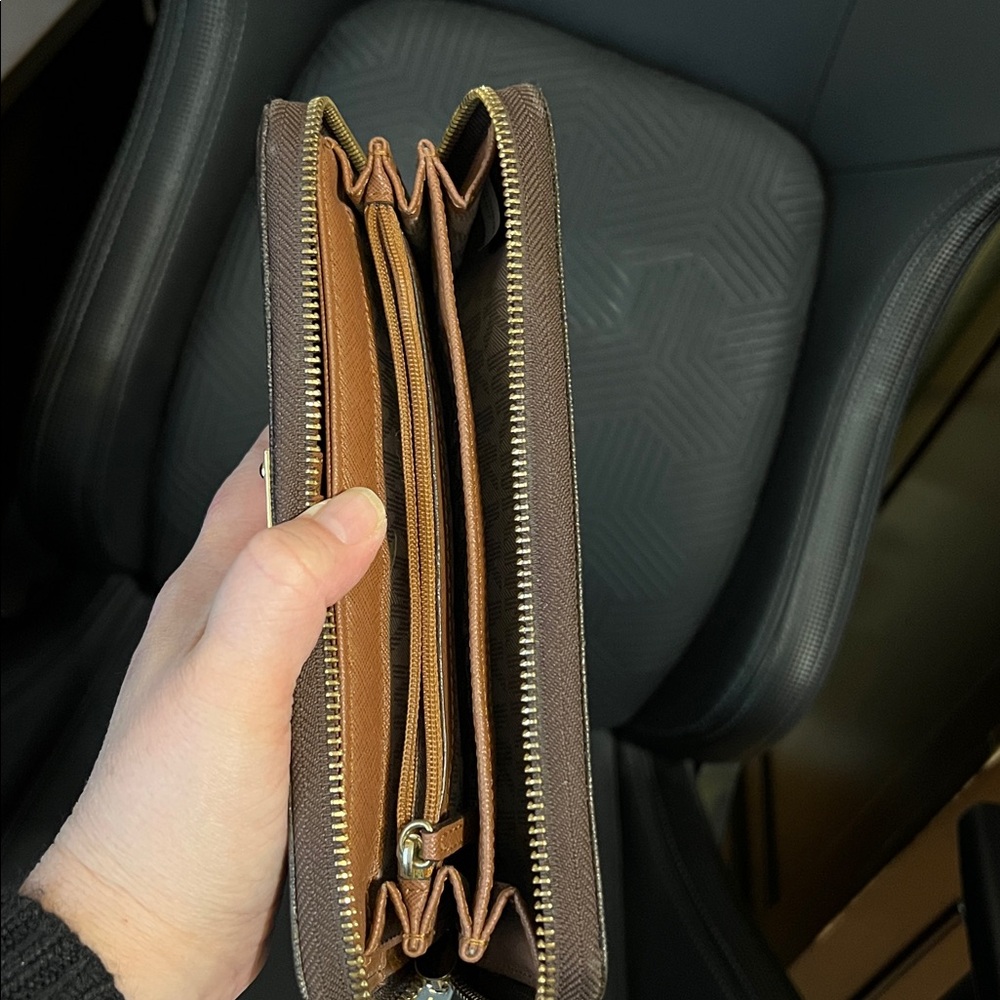 Michael Kors Dark Brown Wallet / Wristlet - Picture 8 of 9